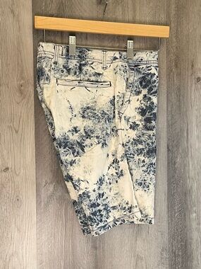 Paperbacks Men's Tie-Dye Blue & White Shorts